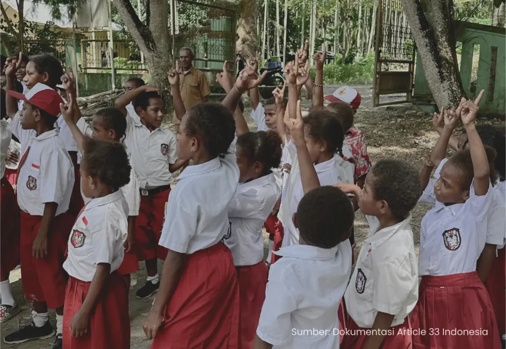 article33 anak seragam sd