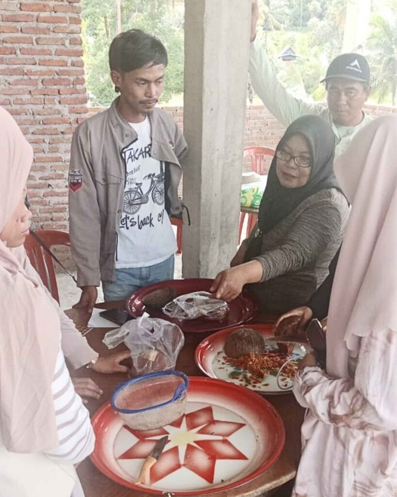 Memperkuat potensi lokal dari gula semut: Studi banding masyarakat adat Marena, Orong, dan Tangsa ke Kaluppini